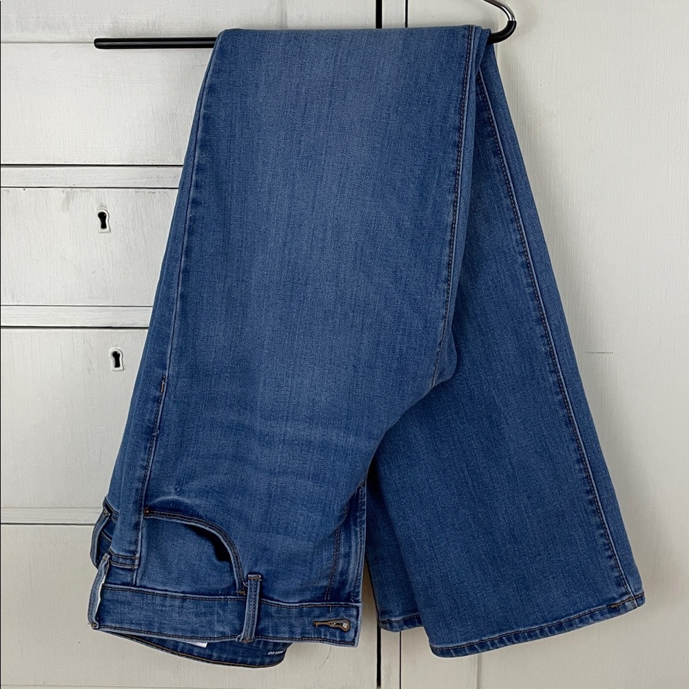 Old Navy Kicker Boot-cut Blue Jeans 14 L
Long